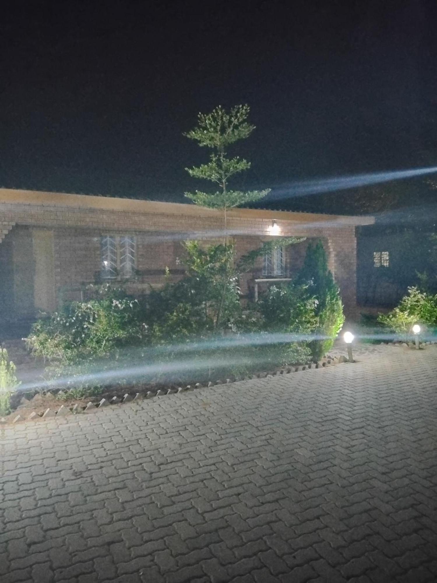 Sunshinevibe Guest House Kasane Buitenkant foto